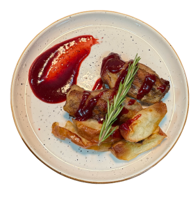 Утка с яблоками и клюквенным соусом